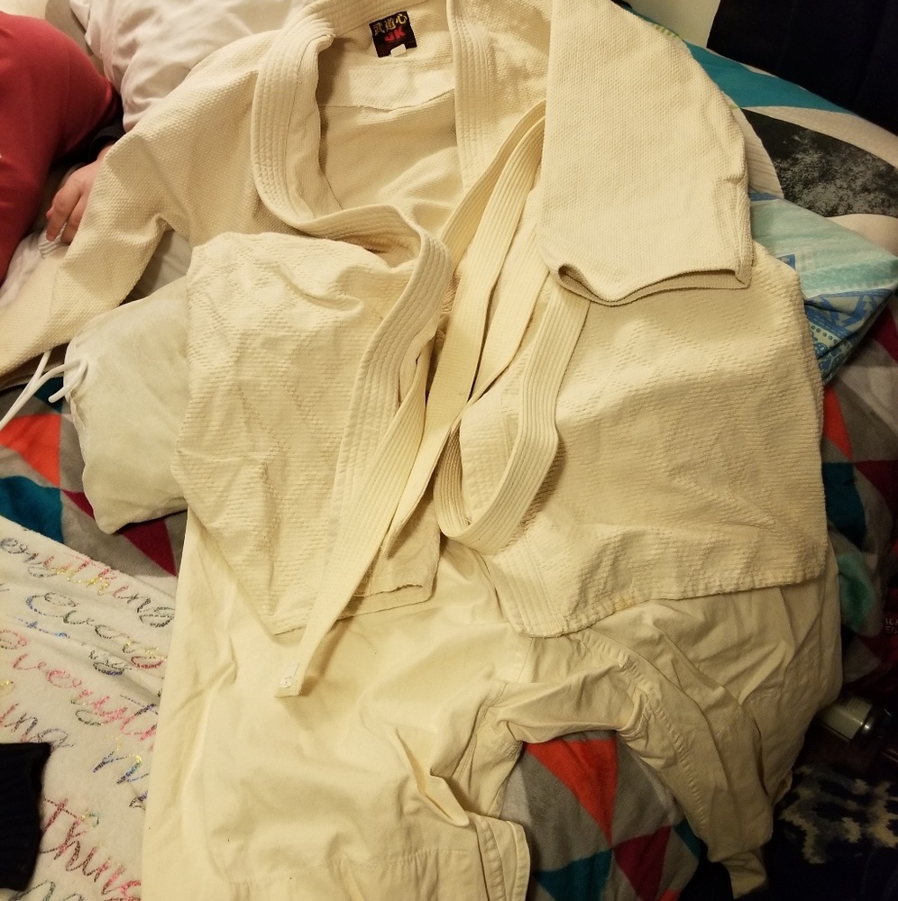 JK-Tae Kwon Dou outfit (size 5)